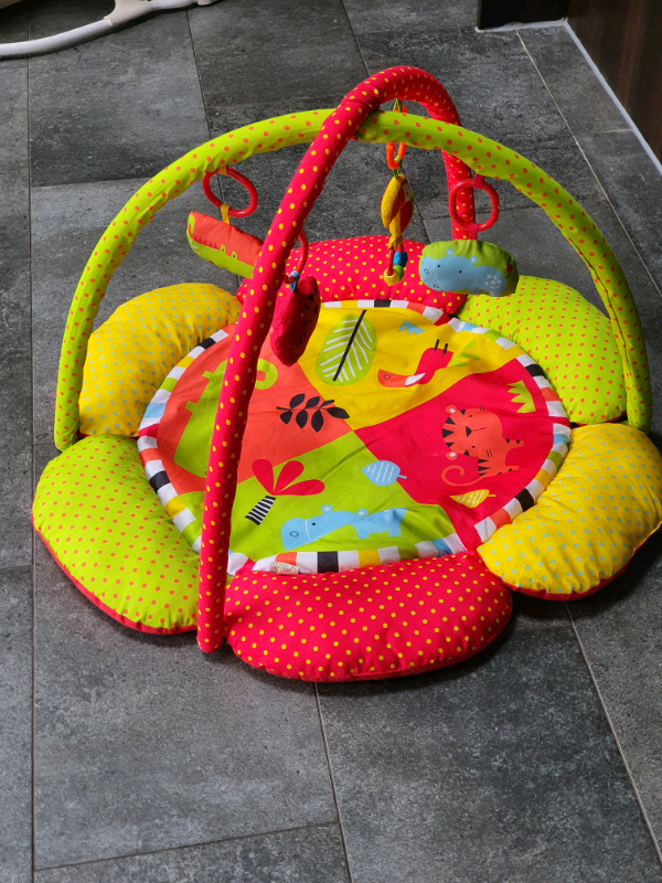 red kite safari play gym